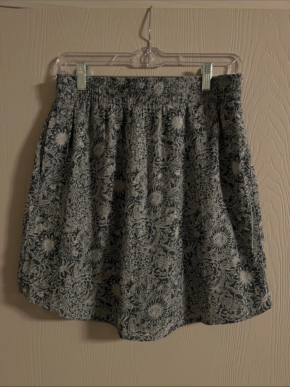 LOFT Blue and White Floral Flowy Lined Skirt Size Small Petite